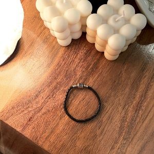 Pandora classic leather bracket